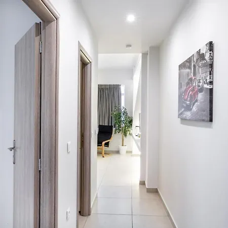 Supreme B1 In Syntagma Apartment *